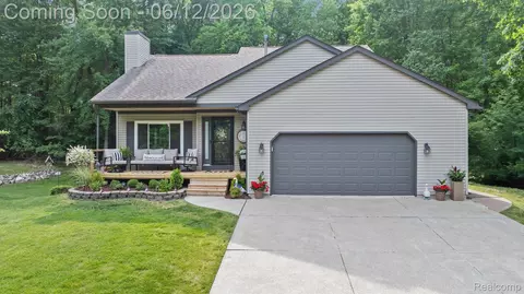 2285 Somerville Dr, Oxford, MI 48371