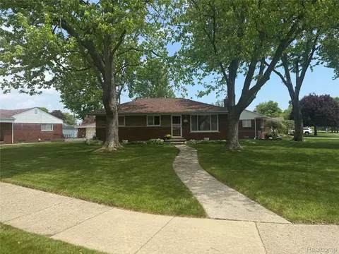 2555 Longmeadow Dr, Trenton, MI 48183