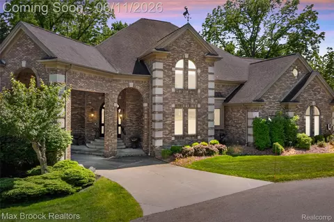 34825 Huntington Ct, Farmington Hills, MI 48331