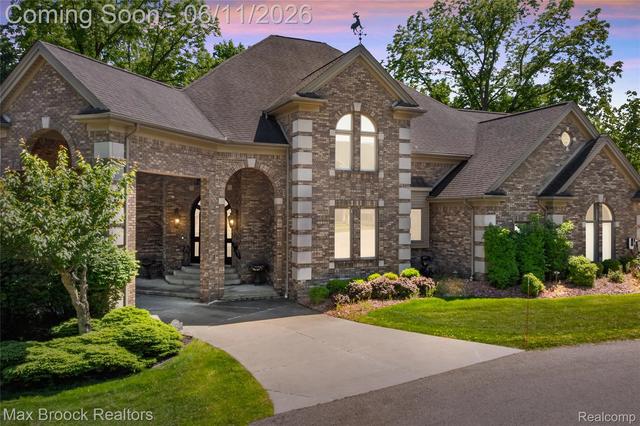 34825 Huntington Ct, Farmington Hills, MI 48331