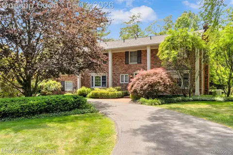 2620 Wendover Rd, Bloomfield Hills, MI 48302