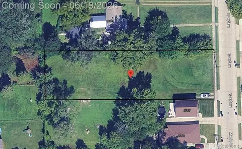 27335 Maple St, Roseville, MI 48066