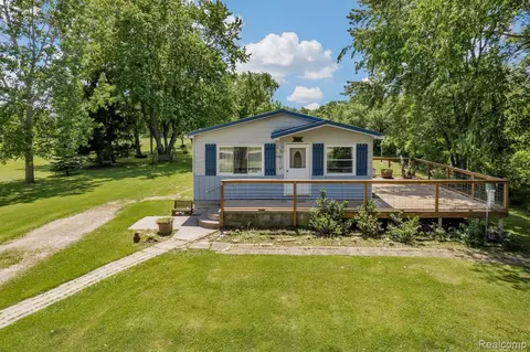 15387 Schultz Rd, Berlin, MI 48002