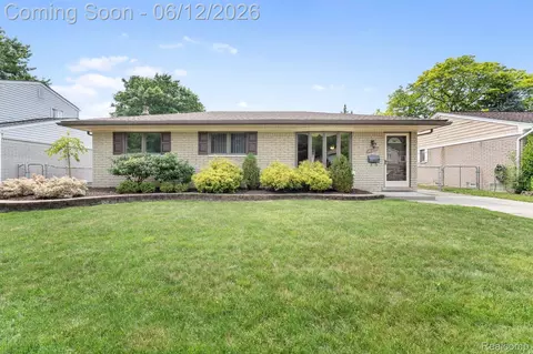 10330 Westlake St, Taylor, MI 48180