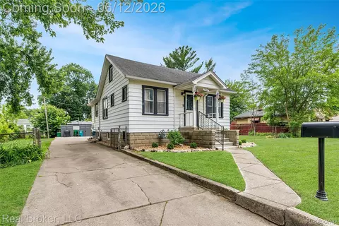 29019 Birchlawn St, Garden City, MI 48135
