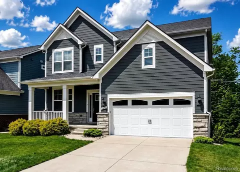 31065 Tremont Ln, Beverly Hills, MI 48025