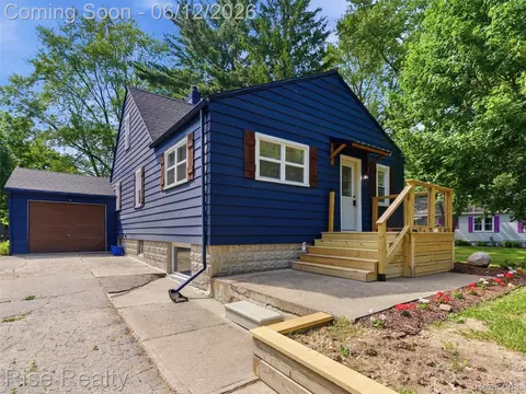 2449 N Genesee Rd, Burton, MI 48509