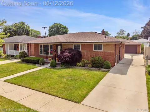 1924 Newman St, Trenton, MI 48183