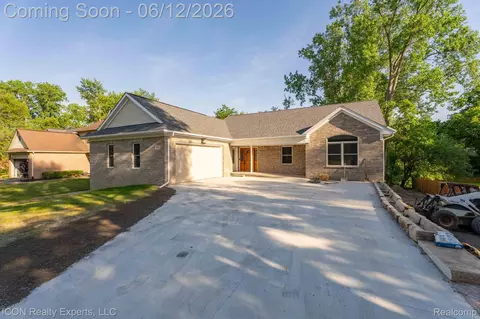 3907 Pontiac Lake Rd, Waterford, MI 48328