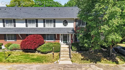 2449 Mulberry Sq #32, Bloomfield Hills, MI 48302