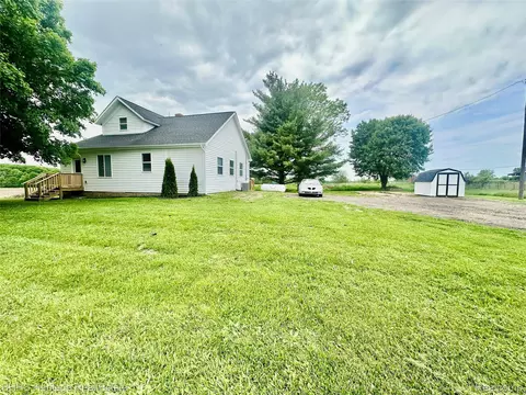 5435 Byron Rd, Howell, MI 48855