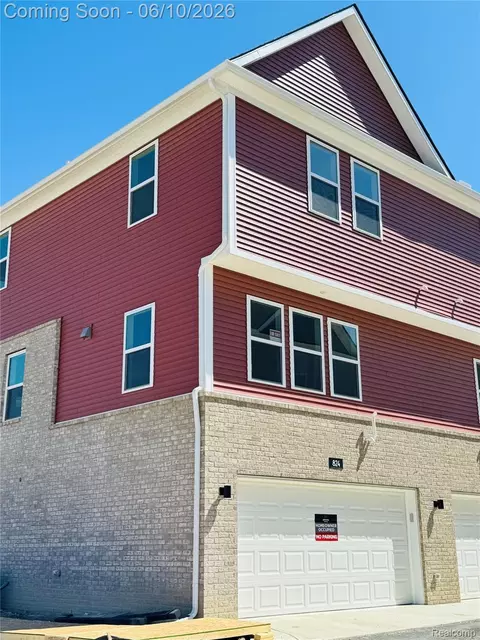 824 Huntley Ln, Troy, MI 48085