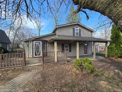 757 Louisa St, Mount Morris, MI 48458