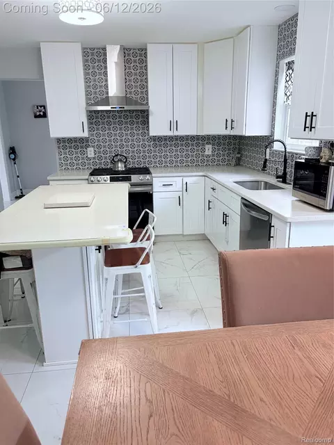 Kitchen - 38798 Covington Dr, Wayne, MI 48184 photo 1 of 9