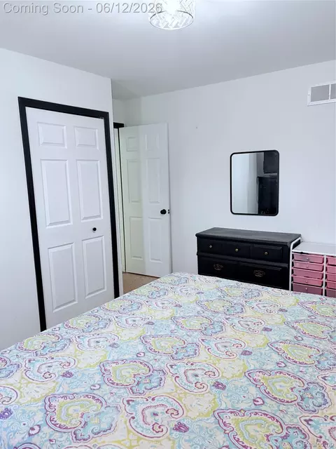Bedroom - 38798 Covington Dr, Wayne, MI 48184 photo 6 of 15