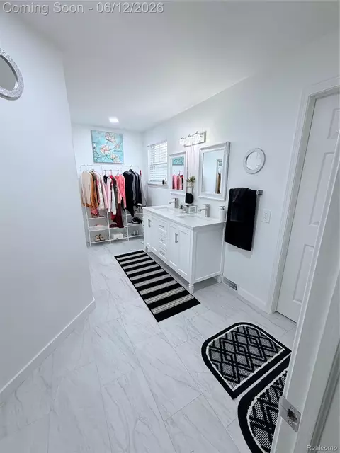 Bath - 38798 Covington Dr, Wayne, MI 48184 photo 2 of 8