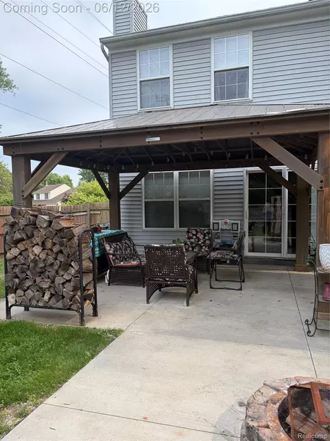 Exterior - 38798 Covington Dr, Wayne, MI 48184 photo 4 of 9
