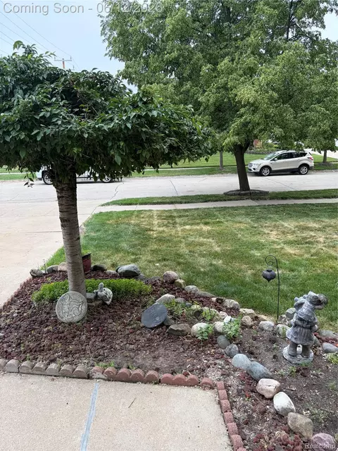 Exterior - 38798 Covington Dr, Wayne, MI 48184 photo 2 of 9