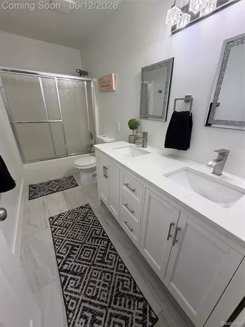 Bath - 38798 Covington Dr, Wayne, MI 48184 photo 7 of 8