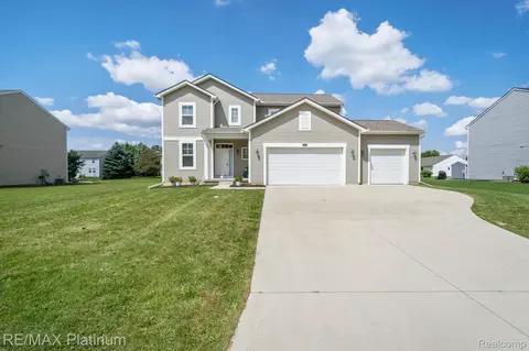 4465 Daniel Dr, Grand Blanc, MI 48439