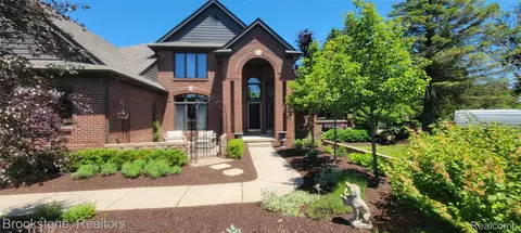 1270 Gleneagles, Highland, MI 48357