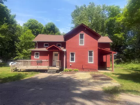 8566 Fostoria Rd, Watertown, MI 48435