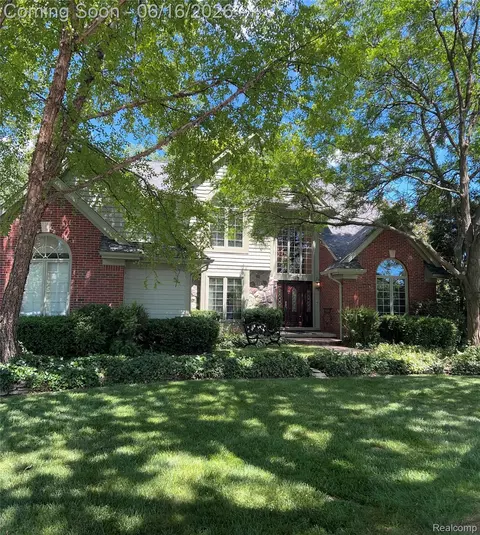 3486 Shakespeare Dr, Troy, MI 48084