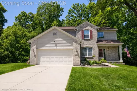 9120 Lakewood Dr, Northfield, MI 48189