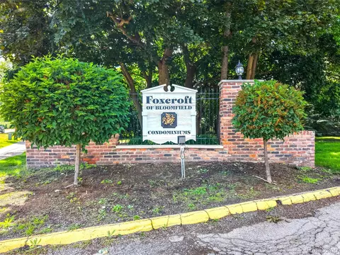 1250 Trailwood Path, Bloomfield Hills, MI 48301