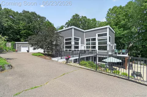 5255 Oak Hill Trl N, Commerce, MI 48382