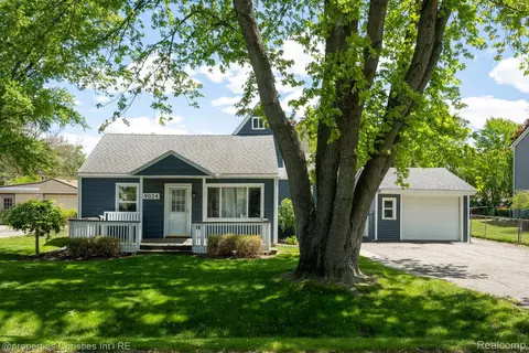 9034 Elmhurst Ave, Plymouth, MI 48170