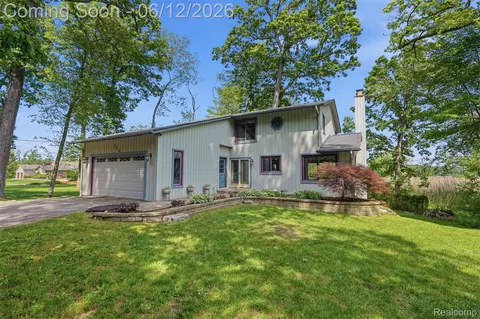 380 Sunset, White Lake, MI 48383