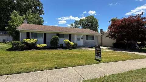 805 S Carlson St, Westland, MI 48186