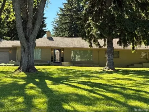 1519 Groton Rd, Bloomfield Hills, MI 48302