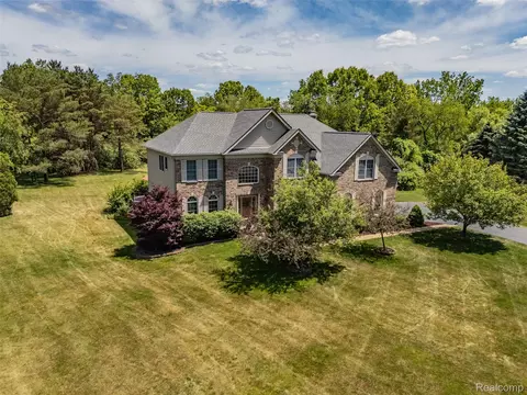 1976 Scenic Dr, Milford, MI 48380