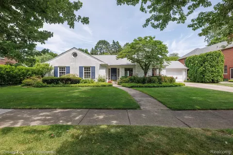 1018 Harvard Rd, Grosse Pointe Park, MI 48230