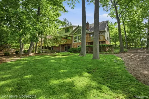 3215 Woodview Lake Rd, West Bloomfield, MI 48323