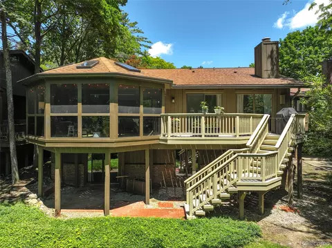 3709 Wabeek Lake Dr W, Bloomfield Hills, MI 48302