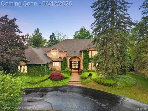 2999 Bloomfield Park Dr, West Bloomfield, MI 48323