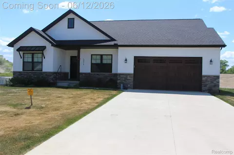 12824 Ivy Ln, Fenton, MI 48451
