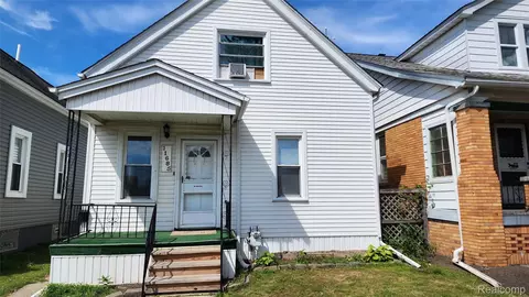 11685 Mitchell St, Hamtramck, MI 48212