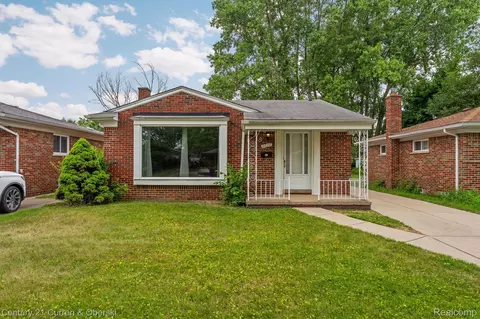 9077 Riverview Ave, Redford, MI 48239