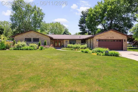 44134 Harmony Ln, Van Buren, MI 48111