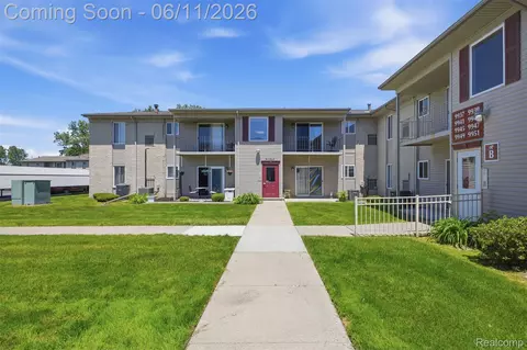 9921 Allen Pointe Dr #4, Allen Park, MI 48101
