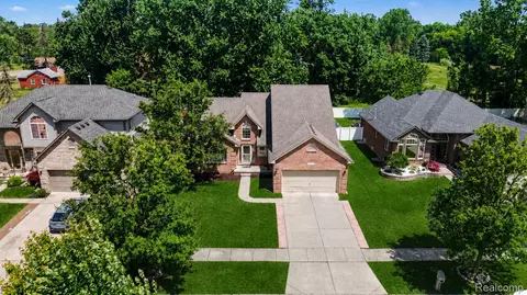 22273 Brywood Ct, Clinton Township, MI 48036