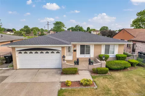 13612 Canterbury Dr, Sterling Heights, MI 48312