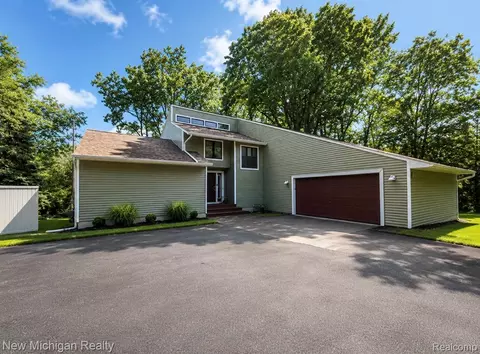 7156 River Rd, Flushing, MI 48433