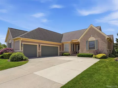 59759 Glacier Rdg N, Washington, MI 48094