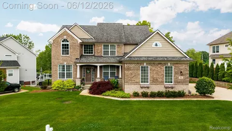 613 Olivia Dr, Milford, MI 48381