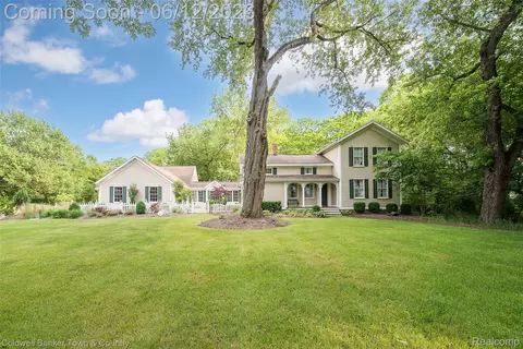 10196 Faussett Rd, Tyrone, MI 48430